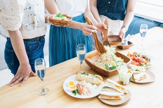 ママ友とのランチ 誘うときの一言 例文まとめ ひとこと例文